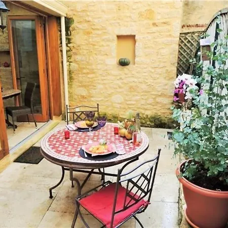 Hostelerie Du Presidial : 3chbres/3sdb De Standing Au Coeur De La Citee De *