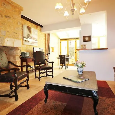 Hostelerie Du Presidial : 3chbres/3sdb De Standing Au Coeur De La Citee De