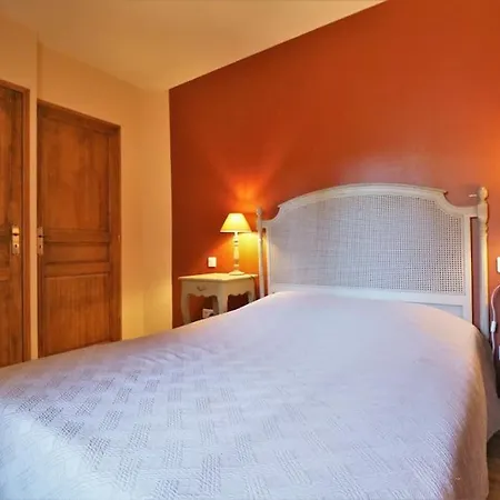 Hostelerie Du Presidial : 3chbres/3sdb De Standing Au Coeur De La Citee De